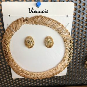 Beautiful necklace from Singapore costume jewelry